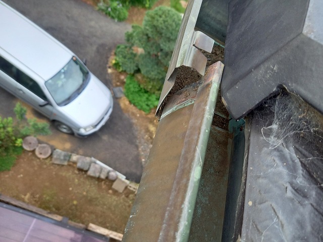 雨樋の接着部の剥がれ